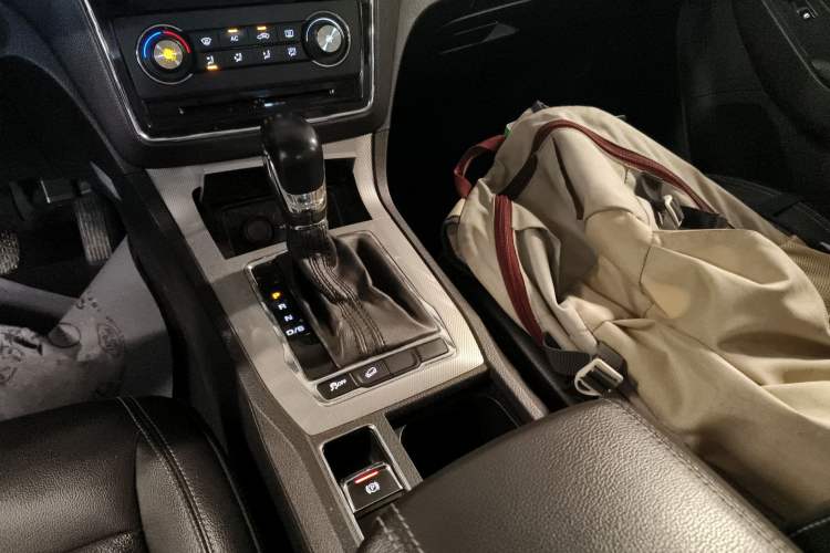 Used Roewe RX5 2016 20T Two-Wheel Drive Automatic Flagship Edition