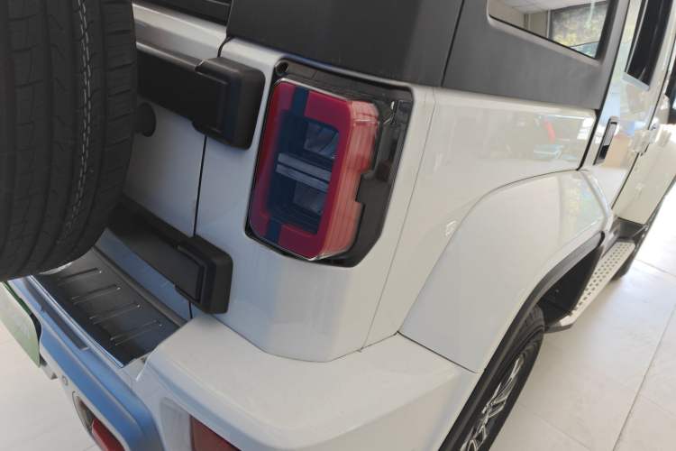 Used BAIC Off-Road BJ40 2019 Updated Version 2.0T Automatic All-Wheel Drive Urban Hunter Edition Premium China V Emission Standard