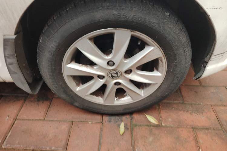 Used Dongfeng Fengon 330 2018 1.5L 330S Premium Edition DK15 Right Front Wheel Hub