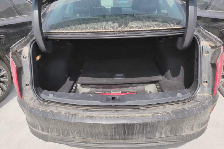 Used Hongqi E-QM5 2022 431 km Charge & Enjoy Edition Trunk