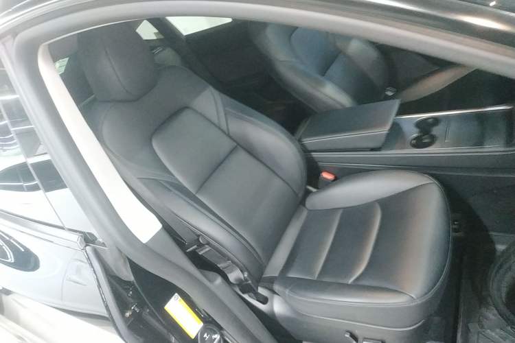 Used Tesla Model Y 2023 Rear-Wheel-Drive Version
