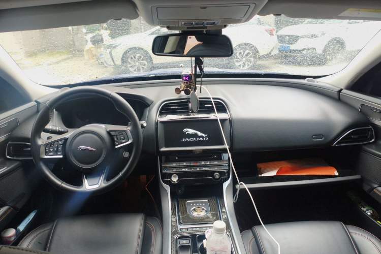 Used Jaguar XEL 2018 2.0T 200 PS Premium Edition Center Console