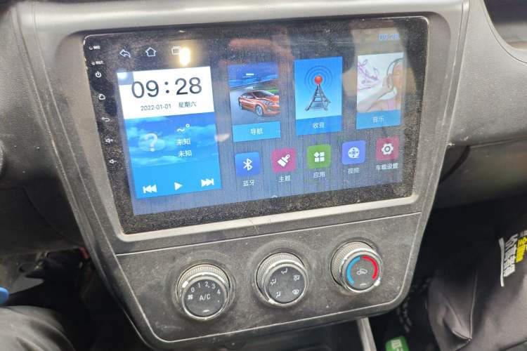 Used Dongfeng Fengon 380 2022 1.5L Comfort-Class Passenger Vehicle (Steel Spring) with 7 Seats Audio And AC Panel