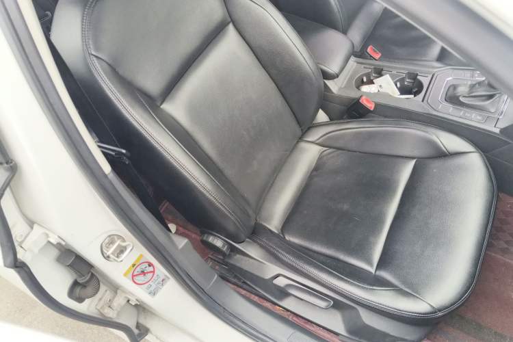 Used Volkswagen Lamando 2017 230TSI DSG Fashion Edition Right Front Seat