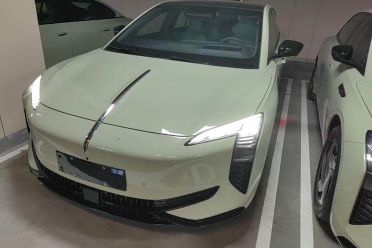 Used Hongqi EH7 2025 690 Smart Selection Edition