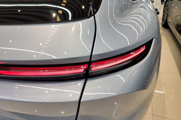 Used Nio ET5T 2023 75 kWh Touring Right Rear Taillight