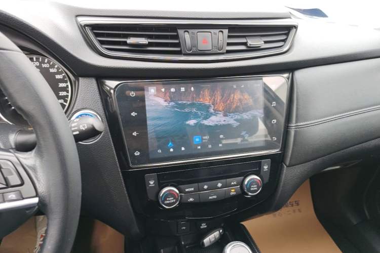 Used Nissan X-Trail 2021 2.0L CVT 2WD XL ITS SmartConnect Comfort Edition Audio And AC Panel