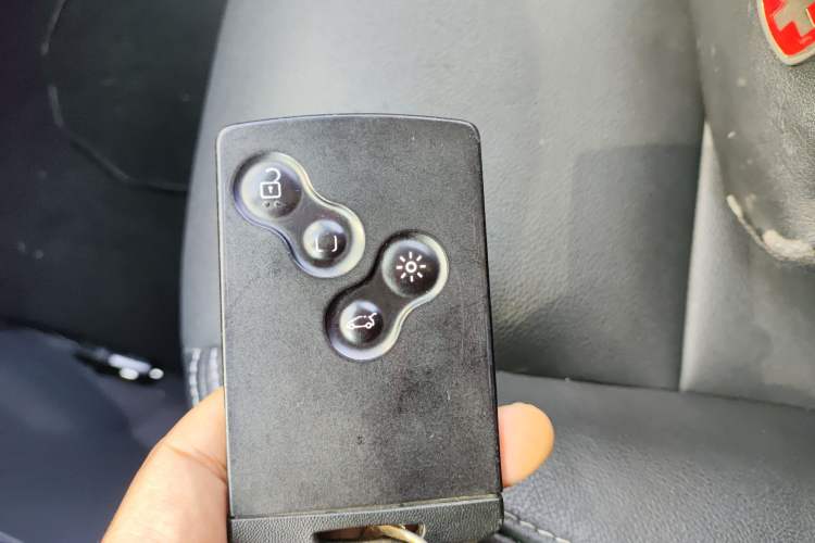 Used Renault Koleos 2014 2.5L Two-Wheel Drive Comfort Edition
