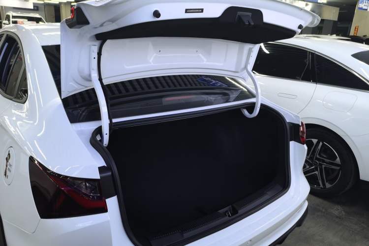 Used Roewe i5 2023 1.5L Manual Comfort Edition
