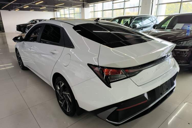 Used Hyundai Elantra 2023 1.5L CVT GLX Elite Edition Rear Left 45 Deg