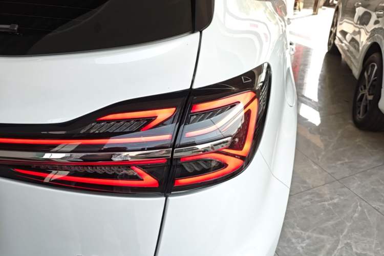 Used Hongqi HS5 2023 2.0T Four-Wheel Drive Flagship Pro Edition
