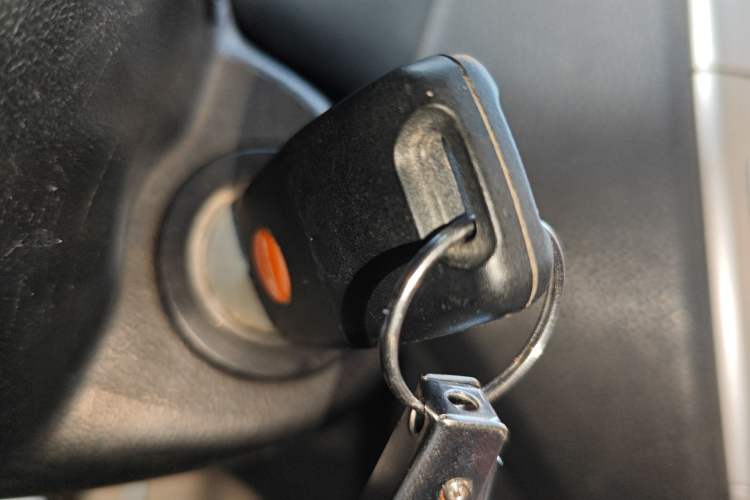 Used JAC Group Refine M2 2012 1.8L MT Business Luxury 5-Seater