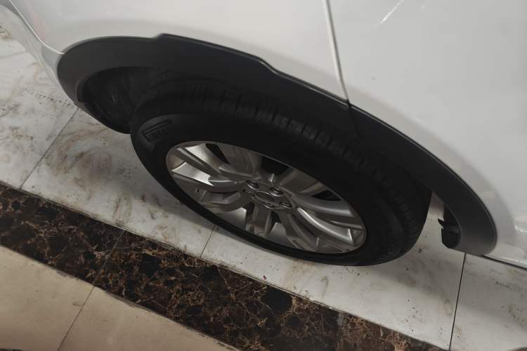 Used Land Rover Discovery Sport 2016 2.0T HSE Right Rear Wheel Hub