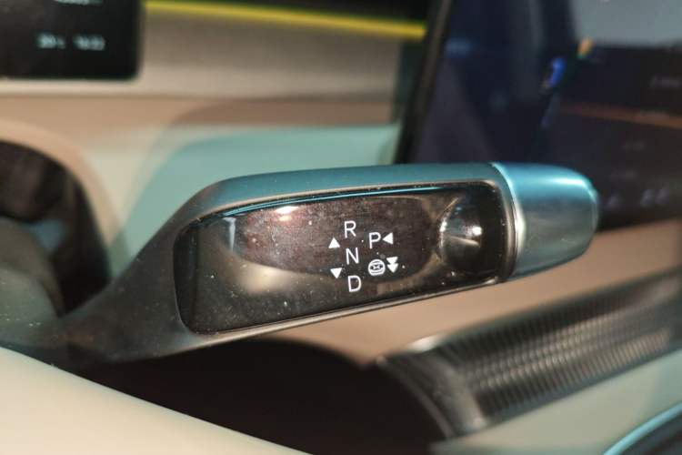 Used XPeng X9 2024 702 Ultra-Long Range Max Gear Lever