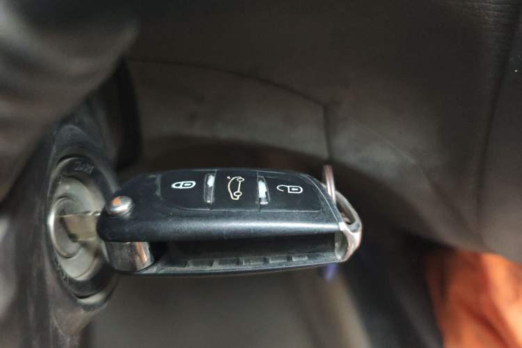 Used Wuling Hongguang 2014 1.2L Standard Model China IV
