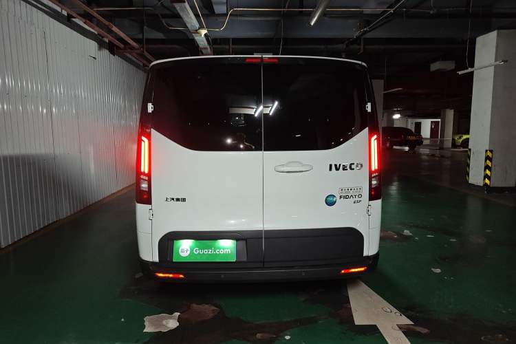 Used Iveco Fidato 2023 C33 Passenger Van 2.0T 93 kW Manual Transmission Xingtu Edition Low Roof
