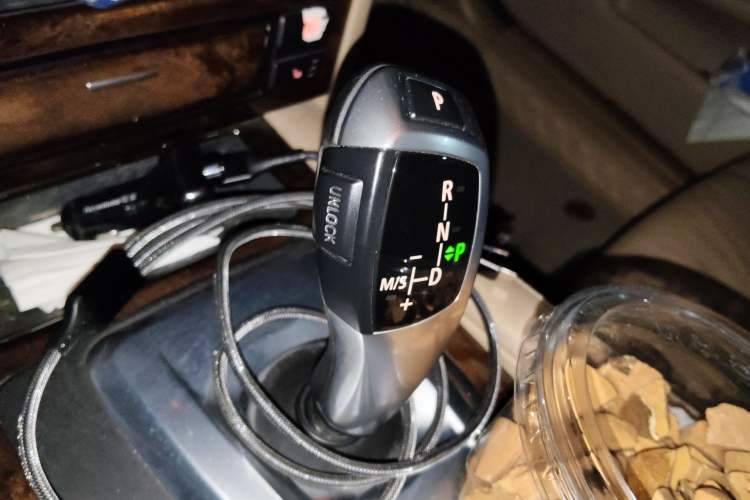 Used BMW 5 Series 2010 523Li Leading Model Gear Lever