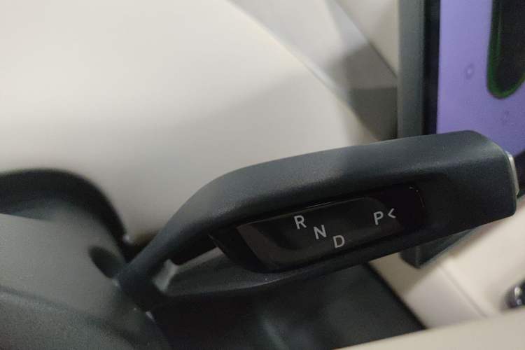 Used Xiaomi Auto YU7 2025 Ultra-Long Range High-Performance All-Wheel-Drive Max Edition Gear Lever