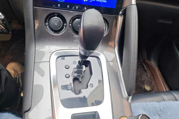 Used Peugeot 3008 2016 2.0L Automatic Classic Edition Gear Lever