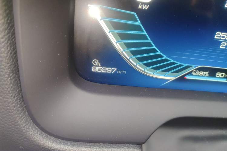 Used BYD Tang New Energy 2019 DM 2.0T All-Wheel Drive Connected Leading Model 7 Seats China VI Standard Odometer Close Up