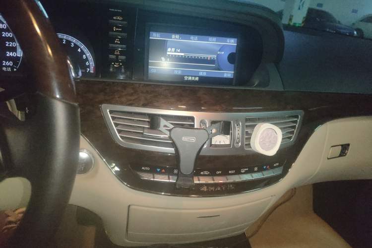 Used Mercedes-Benz S-Class 2010 S 300 L Prestige Edition Audio And AC Panel