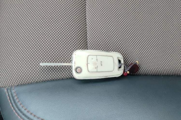 Used Chevrolet Cruze 2013 Hatchback 1.6L Automatic Luxury Model Vehicle Key