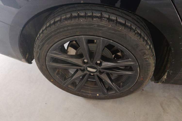 Used Cadillac CT4 2021 28T Luxury Model Right Rear Wheel Hub