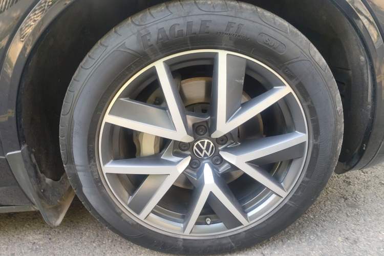 Used Volkswagen Touareg 2021 3.0 TSI Prestige Edition Classic Sport Package Right Front Wheel Hub