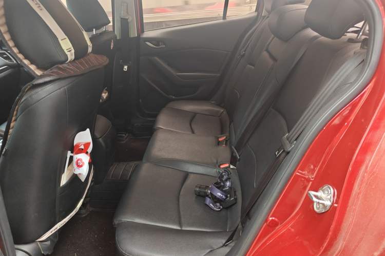 Used Mazda 3 Axela 2017 Sedan 1.5L Automatic Comfort Model Emission Standard China V
