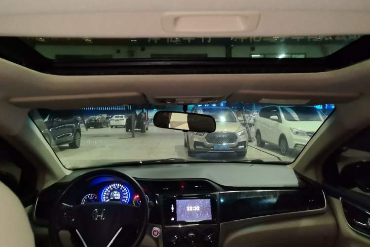 Used Honda Crider 2015 1.8L automatic luxury edition
