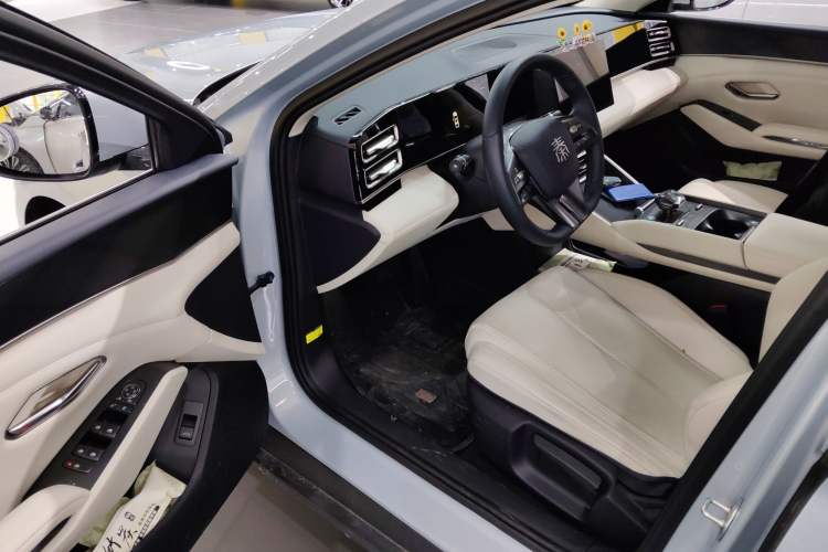 Used BYD Qin L 2024 DM-i 80KM Leading Model
