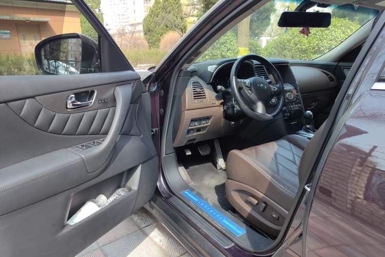 Used Infiniti QX70 2013 3.7L Supreme Edition
