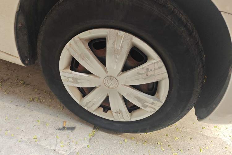 Used Volkswagen Jetta 2015 Value Edition 1.6L Automatic Fashion Version Right Front Wheel Hub