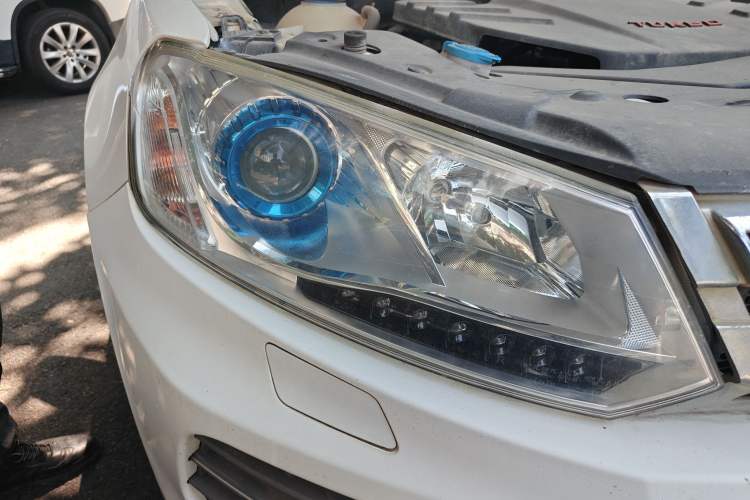 Used Zotye T600 2015 2.0T DCT Prestige Edition Right Front Headlight