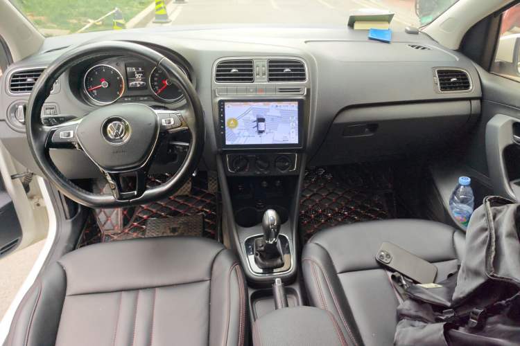 Used Volkswagen Polo 2016 1.6L Automatic Comfort Model Center Console