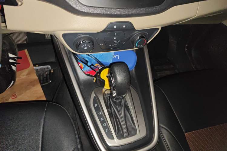 Used Ford Escort 2015 1.5L Automatic Comfort Edition Gear Lever