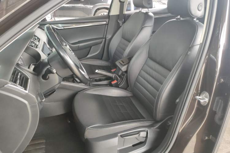 Used Skoda Octavia 2017 1.6L Automatic Smart Drive Edition Left Front Seat