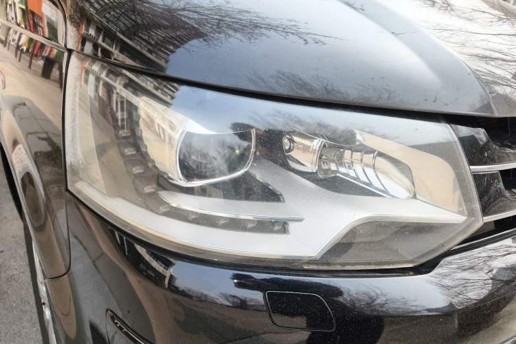 Used Volkswagen Multivan 2012 2.0 TSI Two-Wheel-Drive Luxury Edition Right Front Headlight