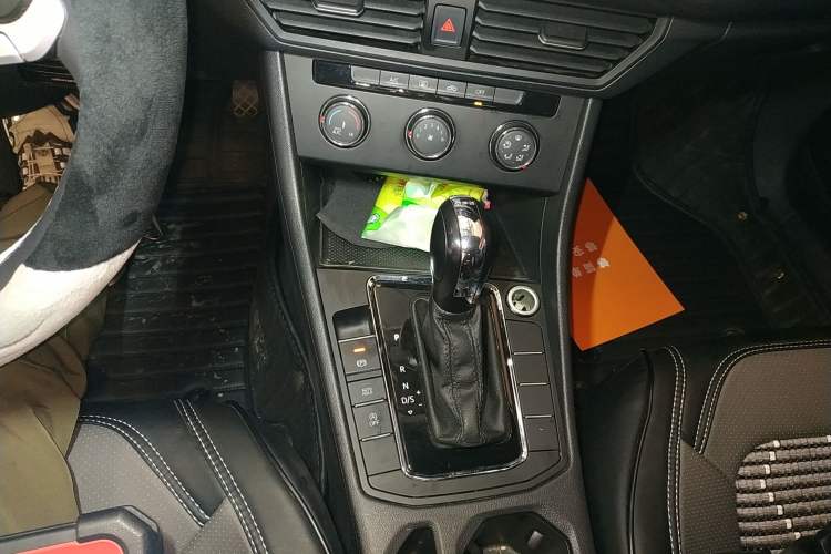 Used Volkswagen Bora 2023 200TSI DSG Comfort Edition Gear Lever