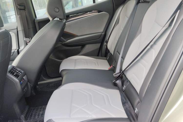 Used Volkswagen Tayron 2025 Tiguan L 380TSI 4Motion Luxury Left Rear Seat