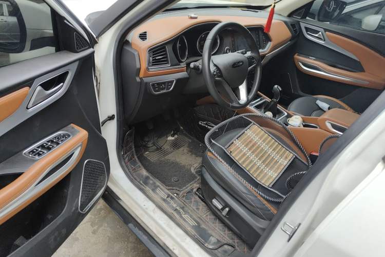 Used Zotye T300 2017 1.5L Manual Luxury Model
