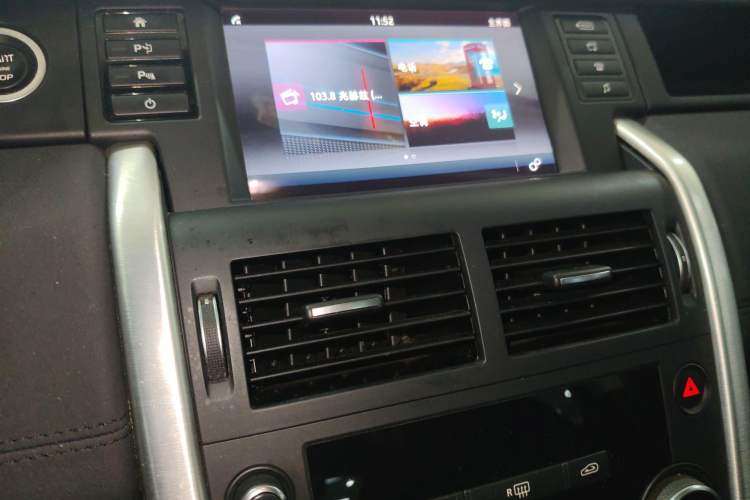 Used Land Rover Discovery Sport 2018 240 PS SE Version Audio And AC Panel