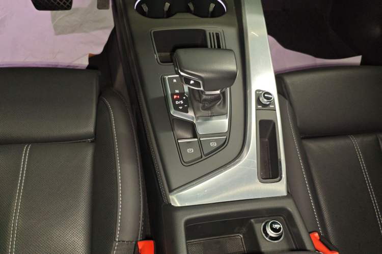 Used Audi A4L 2022 40 TFSI Luxury Dynamic Model