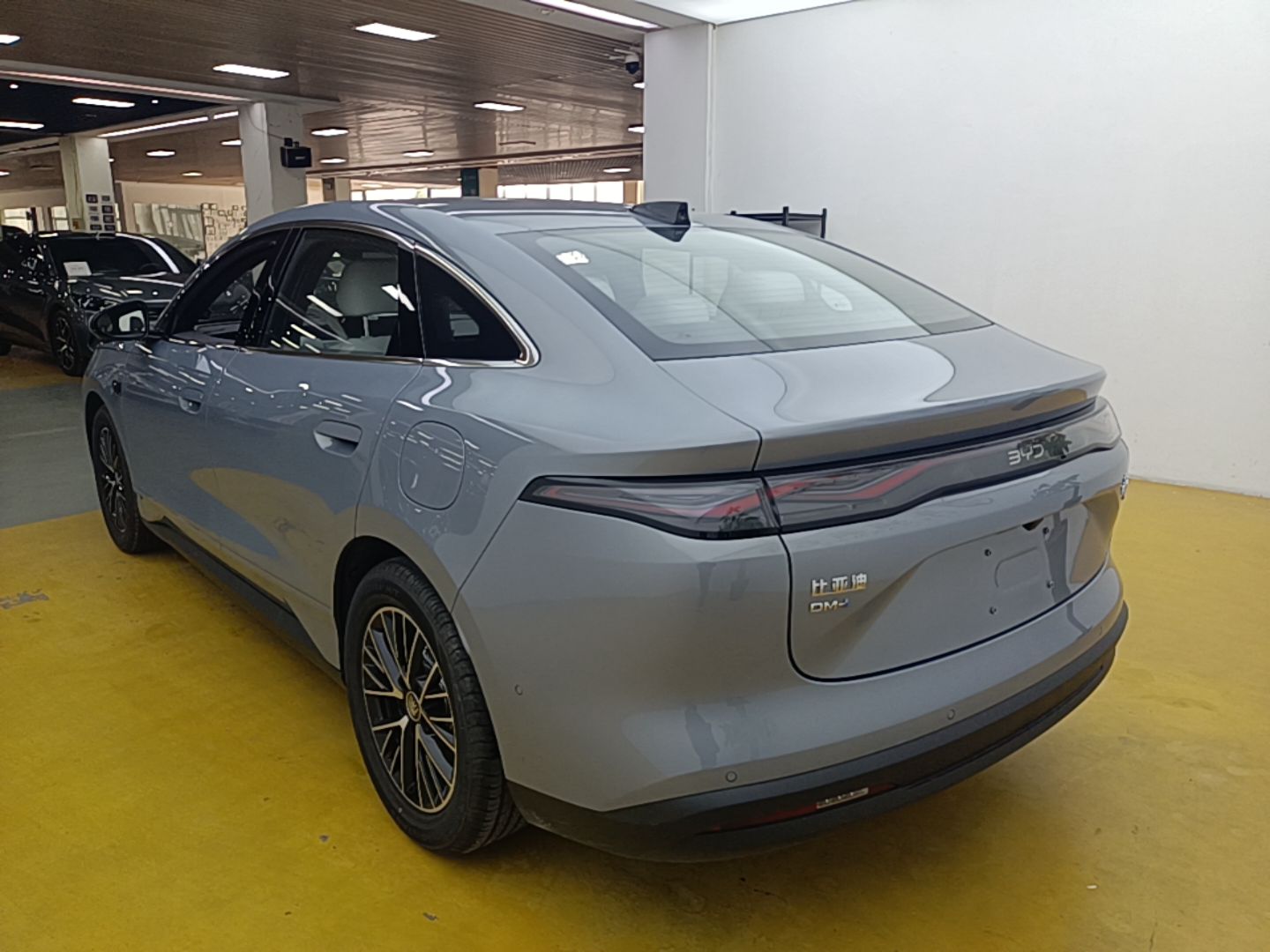 BYD Qin MAX 2026 Model DM-i 230KM Superior Edition — снимка 4