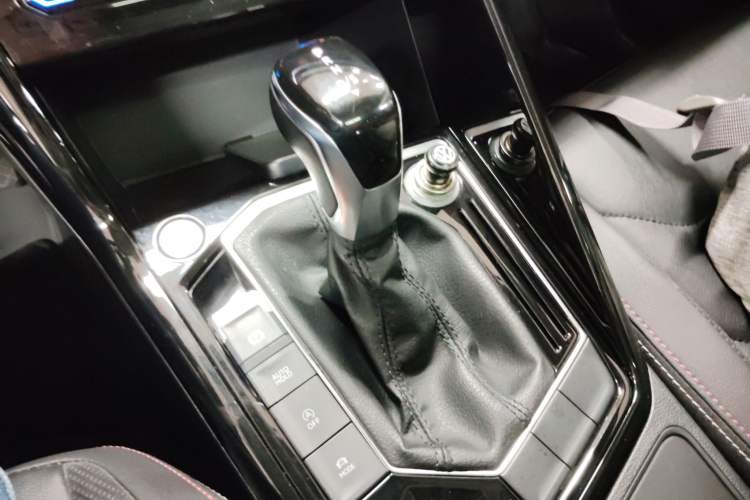 Used Volkswagen Tayron 2020 280TSI Two-Wheel Drive Luxury Connect Edition Gear Lever