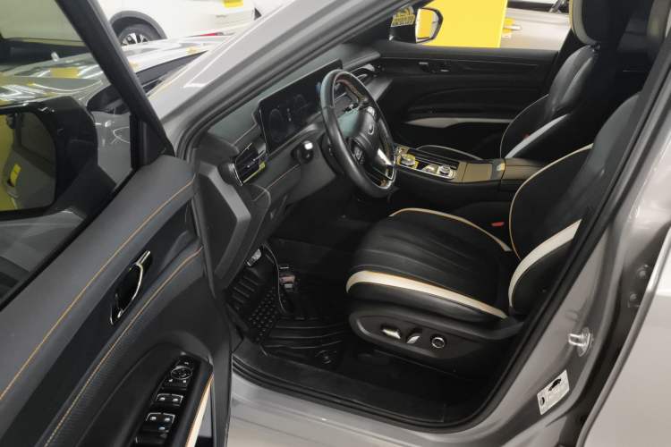 Used Ford Equator 2023 EcoBoost 225 Obsidian Orange Edition Prestige 7-Seater (2/3/2)
