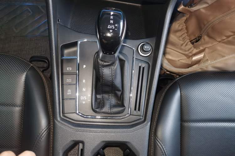 Used Volkswagen Lavida 2019 1.5L Automatic Comfort Edition China VI Standard Gear Lever