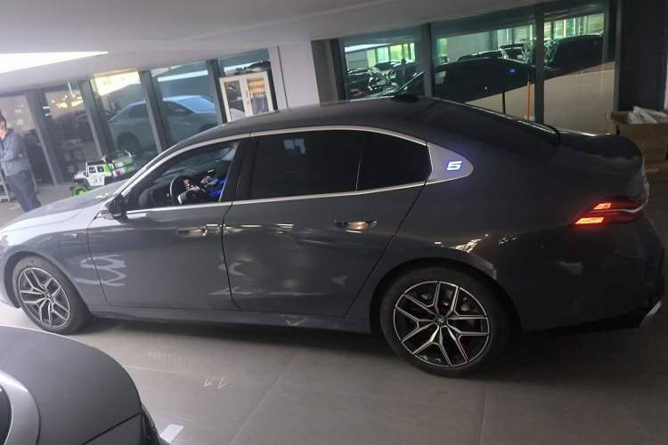 Used BMW i5 2024 eDrive 35L Luxury Model with M Sport Package
