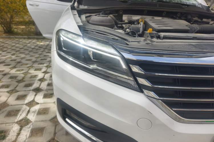 Used Volkswagen Lavida 2021 1.5L Automatic Comfort Edition Right Front Headlight