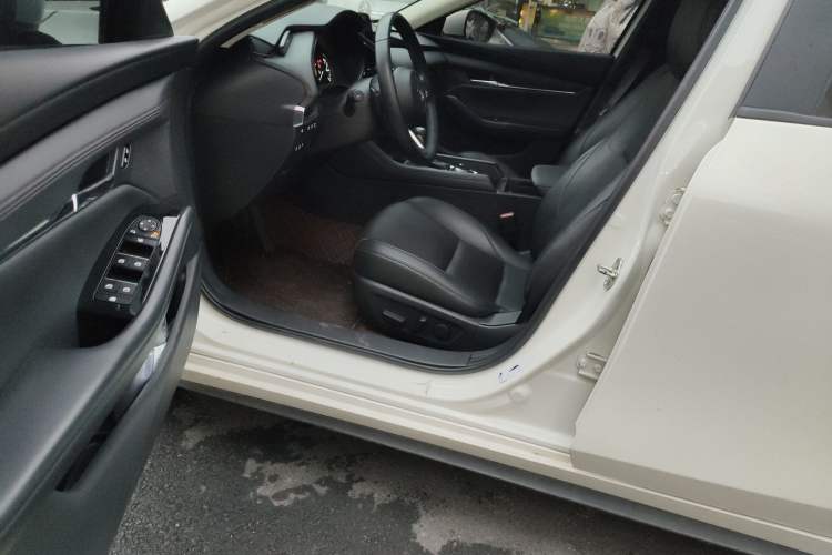 Used Mazda 3 Axela 2022 2.0L Automatic Zhi Rui Edition Driver Seat